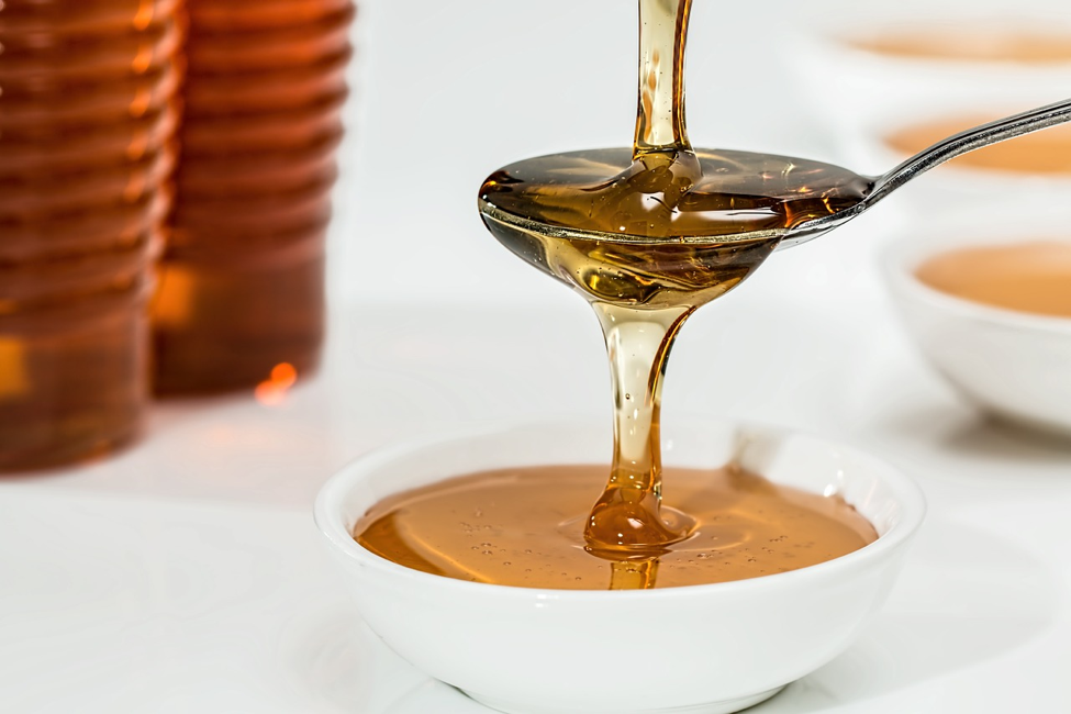 Why Eating Local Honey Helps with Naturally Managing Allergies