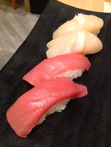 4 pieces of sushi